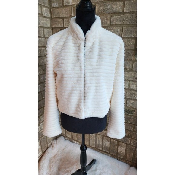 NWT Betsey Johnson FAUX FUR Ivory cream white cropped coat jacket long sleeves S - Picture 2 of 9